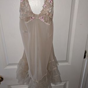 Christies beige lace/tulle short nightie 36/Medium